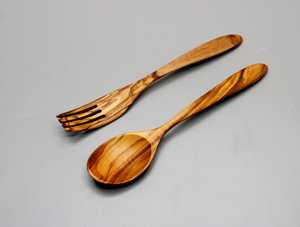 Juego de 6 cubiertos de madera de olivo – 2 tenedores, 2 cucharas, 2 cuchillos – Hechos a mano, aprox. 20 cm, Cubiertos sostenibles, Accesorio de cocina - Product Image 4