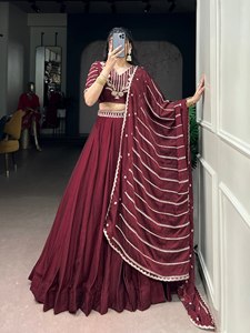 งานปักดิ้นเลื่อมแบบรังโกลี ชุดเลเฮนกาโชลี - Product Image 2