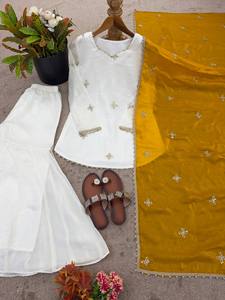 Kurta de seda bordada para mujer, de corte regular y largo hasta el tobillo, con palazzos y dupatta, para bodas y fiestas. - Product Image 4