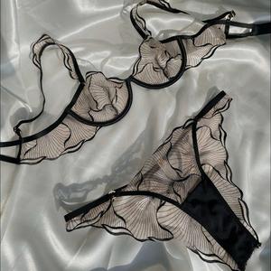 Vente en gros OEM/ODM : Ensemble de lingerie sexy en dentelle et résille transparente pour femme - Product Image 3