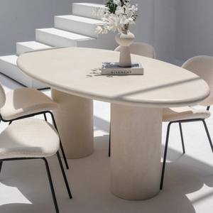 Table à manger en micro-béton moucheté Vandana Aureo Mira avec un design artistique moderne - Product Image 1