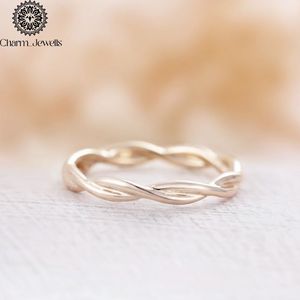 Anillo de Compromiso de Plata Chapado en Oro de 18K para Mujer, con Moissanita, Diseño Clásico Trenzado, Engaste de Garras, de Charm Jewells - Product Image 5
