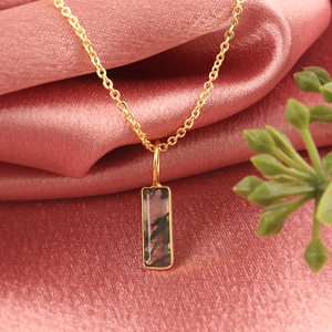 Collar minimalista de latón chapado en oro de 18k con piedra de ágata musgosa, engaste en bisel, joyería hecha a mano, regalo de cumpleaños, colgante único. - Product Image 3