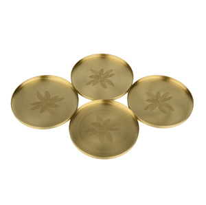 Sous-verre rond classique en laiton brossé avec un rebord surélevé simple sur tissu tissé, disponible à prix de gros. - Product Image 3