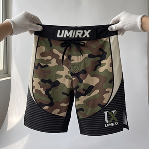 Shorts de combat MMA pour hommes, motif camouflage Woodland, avec empiècements latéraux rayés, fermeture auto-agrippante et cordon de serrage, logo personnalisé - Product Image 5