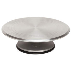 Soporte de aluminio moderno para tartas con líneas elegantes, ideal para diseños de cocina de lujo utilizados en fotografía de postres con estilo - Product Image 4