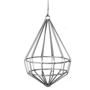 Adorno colgante con diseño de signo de la paz en metal plateado con lazo de cinta roja para decoración festiva y de temporada. - Product Image 6