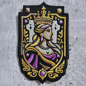 Parches Bordados Personalizados de Alta Calidad con Diseño de Reina, Parches Bordados a Medida con Transferencia Térmica - Product Image 1