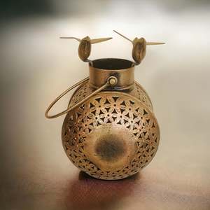 Tienda de artesanías indias elegantes, modelo de té de hierro, 1 candelabros y linternas de metal de último diseño - Product Image 4