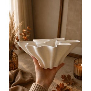 Jarrón de Cerámica Minimalista para Mesa, Blanco Mate, Hecho a Mano, de 8-16 Pulgadas de Ancho, 8-12 Pulgadas de Alto, Decoración Moderna - Product Image 3