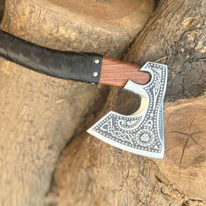 Hacha Vikinga Rústica Industrial, Cabeza de Acero Hecha a Mano, Mango de Madera Natural, Empuñadura Envuelta en Cuero, Inspirada en la Cultura Nórdica, para Exteriores - Product Image 6