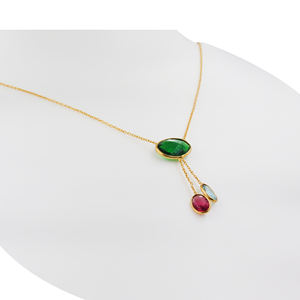 Collier multi-pierres précieuses |   Collier artisanal plaqué or avec quartz émeraude, topaze rose fuchsia et bleue, taille damier, serti clos - Product Image 2