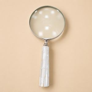 Loupe artisanale en forme de cercle avec manche en mosaïque de coquillages, artisanat naturel, objet de collection, décoration artistique portable - Product Image 1