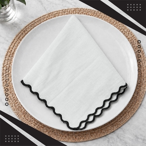Serviette de table en coton noir de luxe avec bord festonné pour dîner, mariage ou fête - Product Image 3