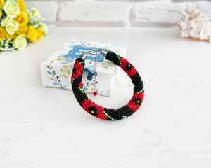 สร้อยข้อมือลูกปัดร้อยเชือกถักลายดอกไม้สีแดง สร้อยข้อมือประดับดอกไม้ สร้อยข้อมือแฟชั่นสำหรับผู้หญิง ของขวัญ - Product Image 3