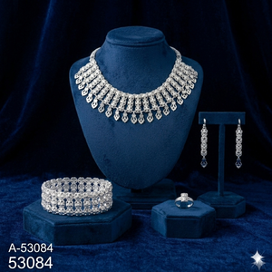 Parure de bijoux indiens plaqués or en alliage de zinc et zircon avec collier ras-du-cou tendance, boucles d'oreilles pendantes et bracelet - Product Image 2