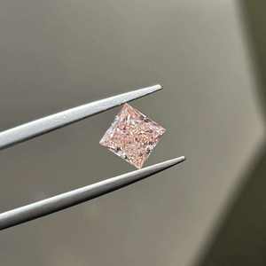 Venta al por Mayor de Diamantes Sueltos CONCEPTION DIA-2-9 de 1.65ct, Corte Princesa, Claridad VVS, Certificados por IGI, Cultivados en Laboratorio CVD, Color Rosa Fantasía, 1-8ct - Product Image 1