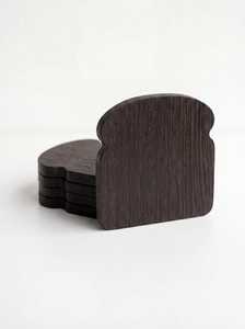 Sous-verre carré en bois artisanal, design classique écologique, cadeau unique, gravure personnalisable - Product Image 1