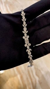 Pulsera de Diamantes Cultivados en Laboratorio de 7 Quilates con Diseño de Hoja |   Pulsera de Diamantes con Corte Esmeralda |   Pulsera de tenis de lujo - Product Image 3
