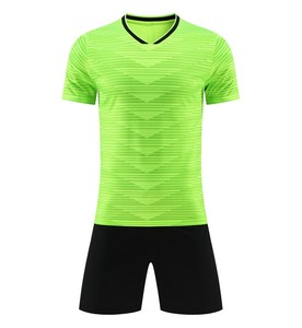 Ensemble de maillot de football pour homme à col en V, rayé blanc, manches courtes, en polyester respirant, coupe athlétique, toutes saisons 2027 - Product Image 6