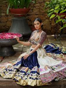 Ensemble Lehenga Choli traditionnel indien en coton mousseline avec broderie miroir et bordure en dentelle, pour mariage et fête, longueur ras du sol, coupe classique, pour femme - Product Image 1