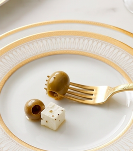 Elegante Juego de Cubiertos Dorados Pulidos con Patrón Decorativo, Cubertería Metálica Resistente para Bodas y Eventos - Product Image 5