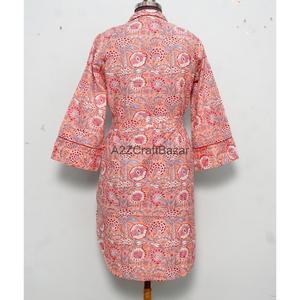 Nouvelle Arrivée Tunique de Nuit Confortable en Coton Respirant 100% avec Impression Numérique Personnalisée et Fermeture Boutonnée Coupe Ajustée - Product Image 6