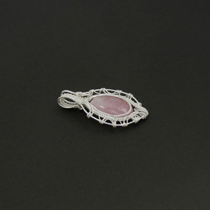 Pendentif ovale en quartz rose fait main, plaqué argent, enroulé de fil, bijou statement, fournisseur en gros - Product Image 3