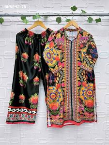 คอลเลคชั่นล่าสุด ชุดเซ็ตผ้าซาตินโมดัลดีไซน์ทันสมัยพร้อมลายพิมพ์ จากซัพพลายเออร์ชุดเซ็ตตุรกีในเมืองสุรัต แฟชั่นสำหรับผู้หญิง - Product Image 2