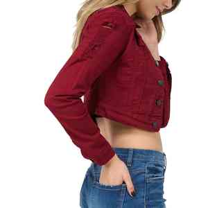 Obtenez ce look chic et robuste avec des détails usés et des ourlets effilochés conçus pour vous faire briller. Hauts en jean pour femmes. - Product Image 3