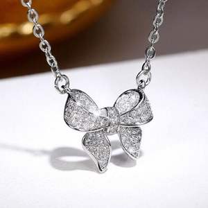 Collar de Plata de Ley con Moissanita de Corte Redondo y Bonito Lazo para Mujer - Product Image 1