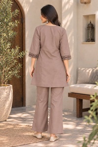 Nouvelle collection de tenues décontractées pour femmes, idéales pour les soirées, disponibles à prix abordable en provenance d'Inde pour l'exportation. - Product Image 3