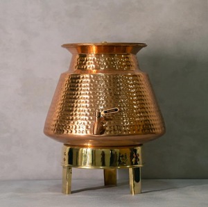 Dispensador de Agua de Cobre con Tapa, Estilo Vintage, de Gran Capacidad, Ecológico, para Uso Doméstico, Muy Demandado - Product Image 1