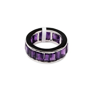 Venta al por mayor de anillos de eternidad de plata de ley 925 maciza con amatista natural de corte baguette engastada en canal, Memoria Jewels - Product Image 1