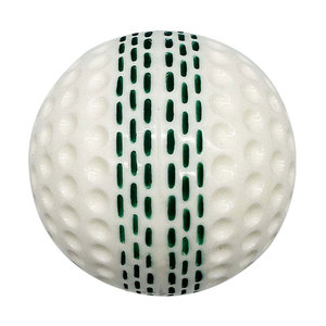Pelota de Cricket Profesional IBEX HILLS de Cuero con Núcleo de EVA, con Forma Superior, Agarre Mejorado y Vuelo Consistente para Práctica - Product Image 3