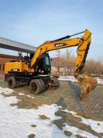 Excavatrice sur pneus SANY SY155W Pro d'occasion, modèle 2023, avec moteur ISUZU 4HK1X, puissance de 128 kW, poids opérationnel de 15 000 kg, bonne efficacité