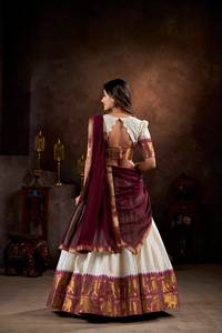 Lehenga Choli de Diseños Tradicionales Indios de Alta Calidad para Mujer con Tejido Zari y Bordado de Encaje a Bajo Precio - Product Image 2