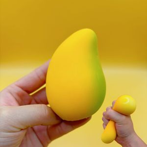 Jouet à presser créatif en plastique en forme de mangue, anti-stress sonore, cadeau amusant pour garçons - Product Image 3