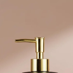 Dispensador de Jabón Estilo Mármol Blanco con Detalles Dorados para Decoración de Baños de Lujo, Ocasiones Festivas y Decoración de Baños para Huéspedes - Product Image 6