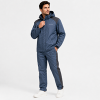 Conjunto Deportivo de Dos Piezas con Capucha y Etiqueta Tejida Personalizada, Unisex, Tejido Softshell Impermeable, Cintura Elástica, Pantalones Deportivos Ligeros
