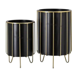 Support en fil de fer thermolaqué durable, jardinière polyvalente moderne et classique pour l'extérieur et l'intérieur avec drainage - Product Image 4