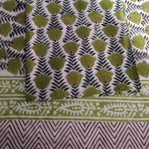 Tissu indien artisanal écologique en sergé occultant, coton doux, imprimé floral moderne de Jaipur, pour robes, décoration intérieure et artisanat - Product Image 1