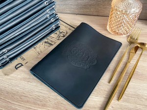 Porta Menús de Cuero Genuino Hecho a Mano de Lujo al por Mayor, Resistente al Agua, Personalizable LMC-0230 - Product Image 5