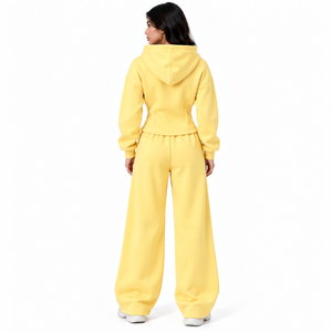 Ensemble de survêtement décontracté deux pièces en molleton épais pour femme, comprenant un sweat à capuche jaune personnalisé avec fermeture éclair et un pantalon de jogging à jambes larges - Product Image 1