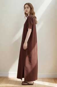 Robe maxi minimaliste en lin noir à col en V avec poches - Product Image 2