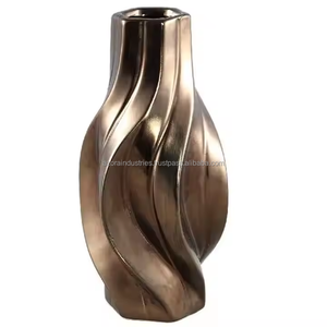 Vases à fleurs en métal de couleur rustique au design élégant de qualité supérieure pour les mariages et la décoration intérieure avec les industries Azora - Product Image 1