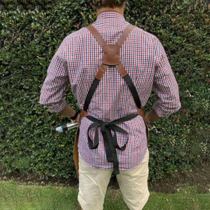 Delantal de cocina cómodo, diseño unisex, tela de poliéster, con manga corta y cierre de botones para uso profesional diario. - Product Image 6