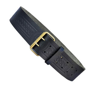 Traje Tradicional de las Tierras Altas, Diseño de Cinturón Negro con Espiral Celta, Cinturón de Cuero Repujado con Hebilla de Latón, Accesorio Escocés - Product Image 4