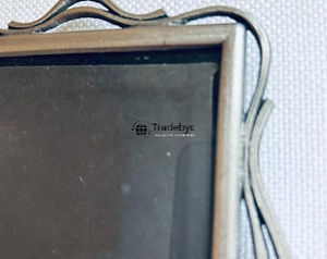 Cadre photo en métal de luxe, présentoir décoratif haut de gamme par Tradebyd - Product Image 5