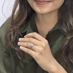 Anillo Solitario de Moissanita Azul Corazón de 1.08 Quilates en Plata de Ley 925 Chapada en Oro, Joyería Clásica de Compromiso, Producto al por Mayor - Product Image 4